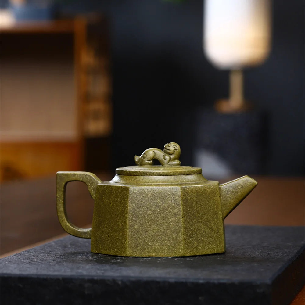 Auspicious beast  Yixing purple clay teapot hand made yixing zisha hu 280 ml Jinlan cha hu